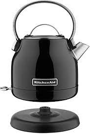 With an onyx black color, it has a dual wall body that provides insulation to help keep the water temperature hotter for longer while keeping the outside of the kettle cool to the touch. Kitchenaid 5kek1222eob Wasserkocher Onyx Schwarz Amazon De