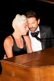 Lady gaga hat sich bei ihrem freund entschuldigt, nachdem sie bei einem konzert gesagt hatte, dass sie ihren ex so sehr liebte ; Lady Gagas Neuer Freund Das Ist Dan Horton Glamour