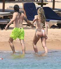 AGT's Heidi Klum shows off her bare butt in tiny thong bikini as she holds  hands with husband Tom on the beach | The US Sun