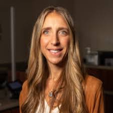 Elizabeth Renshaw's Instagram, Twitter & Facebook