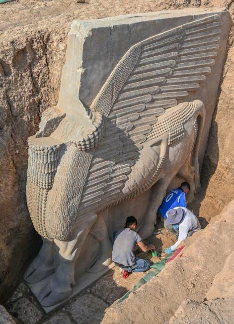 Ancient ᴀssyrian Lamᴀssu Excavated in Iraq