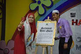 Walaupun manusia berasal dari materi alam dan dari kehidupan yang terdapat di dalamnya, tetapi manusia berbeda dengan makhluk lainnya dengan. Facebook