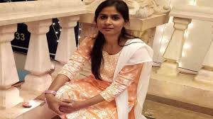 राजस्थान में हाइवे कंपनी से दस लाख की घूस की आरोपी महिला उपखंड अधिकारी पिंकी मीणा एक बार फिर सुर्खियों में है। अब वह जज से शादी करने वाली है। Ras Officer Pinki Meena Married To Rjs Officer Narendra After Intrim Bail In Dausa Bribe Case Rajasthan 10 à¤² à¤– à¤° à¤ªà¤¯ à¤˜ à¤¸ à¤• à¤†à¤° à¤ª Sdm à¤• à¤œà¤œ à¤¸ à¤¹ à¤ˆ à¤¶ à¤¦ à¤µ à¤¡ à¤— à¤•