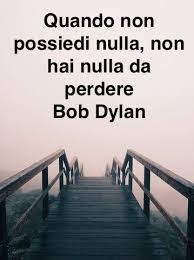 Uno dei pezzi più famosi e apprezzati del buon de andrè, don raffaè omaggia la bontà del caffè italiano, in particolare quello napoletano: Frasi Canzoni Citazioni E Frasi Belle Di Canzoni
