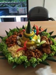 Lihat juga resep tumpeng mini nasi kuning ricecooker enak lainnya. Catering Tumpeng 085692092435 0811 8888 516 Pesan Nasi Tumpeng Di Harapan Indah Makanan Kreatif Makanan Dan Minuman Catering