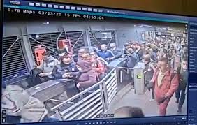 Transmilenio es el transporte público mas utilizado por los bogotanos. Coronavirus Video Muestra Estacion De Transmilenio Llena En Cuarentena