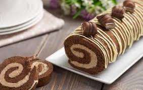 Gateau Roule Au Kinder Bueno Avec Thermomix Recette D Une Genoise Au Chocolat Roulee Garnie D Une Delicieu Gateau Roule Recette Gateau Savoureux Gateau Roule