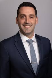 Daniel Sisk's Instagram, Twitter & Facebook