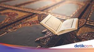 Dan dari kejahatan orang yang dengki apabila ia dengki. Surat Al Falaq 1 5 Arab Latin Arti Dan Manfaatnya
