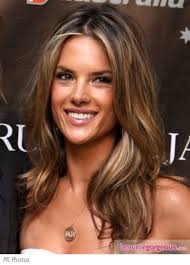 Iridescent golden highlights lift and add life to Alessandra Ambrosio base  color. Her long layered locks appear more shiny and dimensional with golden  highlights streaked through the lengths.