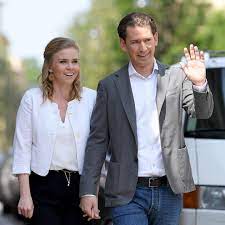 Noch im jahr 2019 sah es so aus, als ob sich die spektakuläre karriere des politikers in einer abwärtspirale befände. Sebastian Kurz Wird Zum Ersten Mal Vater Uberglucklich Und Dankbar Stern De