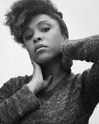 Outubro é um mês especial: tenho a felicidade de comemorar o meu  aniversário e a escolha da profissão que fiz para a vida. Sou grata pelas  experiências e ensinamentos que este caminho