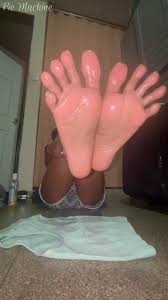 Pie Machine on X: Look This Young Latina How Spread And Wiggle Her  Incredible Oiled Super Long Toes Before 2025! 🥵💦👣🥧🥳  t.coDH9SyQaNza  X