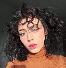 That's right, just 2 percent of the world's population is lucky enough to have 'em, according to world atlas. 4 Twitter Freckles Heterochromia Pale Green Eye And Brown Eye Curly Hair Womnjewwlry Cute Curly Hairstyles Curly Hair Styles Pretty People