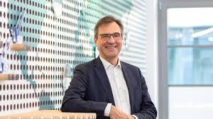 It achieved a score of 127 compared to an average b corp score of 97. Banken Frankfurt Am Main Berater Klimaschutz Im Finanzmarkt Kein Feigenblatt Mehr Wirtschaft Sz De