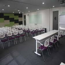 Kami menawarkan ruang yang selesa untuk anda dengan fasiliti yang lengkap, untuk anda mengadakan seminar, training, kelas lakonan, kelas mengaji, kelas tuisyen, bengkel keusahawanan, bengkel grooming/catwalk business sharing/preview, kelas it (sosial media/marketing. Pkns Bizpoint Tempahan Bilik Seminar