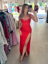 Izabela Ion | 🖤 #fashion #fashioninspo #cute #black #skirt #leather #feathers #heels #love #zara #dolcegabbana #instagram #postoftheday | Instagram