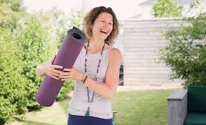 Learn how you can become a certified 200, 300 or 500 hour yoga teacher online, using any device. Yoga Online Kurs Nice To Learn Yoga Mit Anja Tietz Jetzt Gratis Testen
