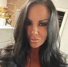 Can anybody confirm if this is Kami? First picture looks like her but not  100% sure, will delete if this isn't her : r/RockOfLove