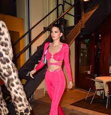 Booker, who is listed as 6ft 5in and 206 pounds, signed a five. Kendall Jenner Style Kendall Jenner S Best Outfits