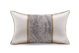 元熙壹品现代 新中式样板房 沙发靠包 米白色拼抽象金咖色装饰枕 pillows cushions on sofa silk cushions