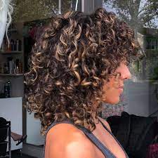 25 Cute And Easy Short Hairstyles For Hot Summer Days Short Hair Styles Layered Curly Haircuts Curly Girl Hairstyles
