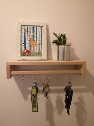 Schlusselbrett Mit Dekoflache Aus Umgedrehtem Gewurzregal Aufbewahrung Kinderzimmer Dekor Schlusselbrett