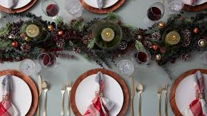 Discover how to set a table with style and ease. 22 Pretty Christmas Table Decorations And Settings