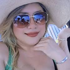 Llevar un anillo, pulsera o collar que te han regalado es como llevar  contigo siempre a la persona quién te regaló.🥺