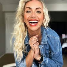 Nicole Deluca's Instagram, Twitter & Facebook