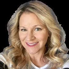 Caitlin Shores's Instagram, Twitter & Facebook