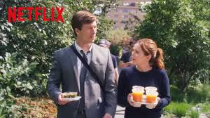 Ella estudia en la universidad le faltan dos años para graduarse y ser una estupenda gerente de finanzas. Como Deshacerte De Tu Jefe Trailer Oficial Netflix Espana Youtube