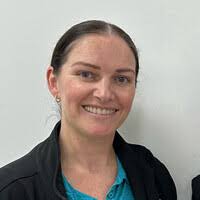 Carin Holmes's Instagram, Twitter & Facebook