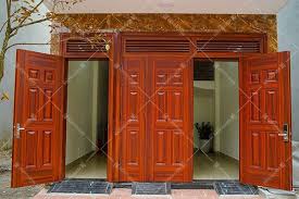 Nhà có 2 cửa chính là tốt hay xấu? Làm thế nào để hóa giải