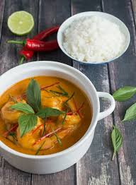 It has red chilies, lemongrass, shallots, garlic, shrimp paste, galangal, and coriander make a quick vegetable curry with coconut milk. Easy Thai Red Curry Shrimp Wok Skillet