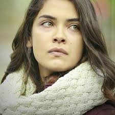 Pin De Biran Damla Yilmaz En ل Celebridades Fotos Famosos
