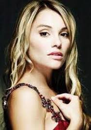 Esther Lyon's Instagram, Twitter & Facebook