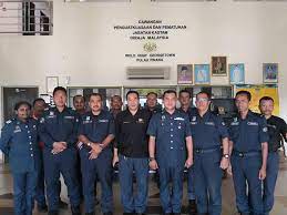 Ahmad selaku ketua pengarah kastam diraja malaysia, dan dibantu oleh 3 orang jabatan kastam (jkdm) buka jawatan kosong terkini ~ pmr/pt3 layak memohon. Facebook