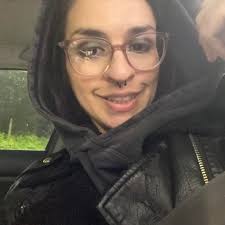 What furniture and household items are available for free in Pomona?