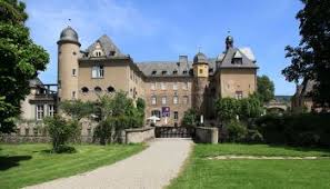 Alles rund um ihre hochzeit. Barbara Malte Feiern Ihre Hochzeit Auf Schloss Miel Paul Van Groove