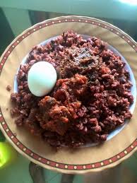 How to make street wanke stew / blue bird by stew. Ghanaian Food Wakye With Shito And Egg Ghanaian Food Africa Food Ghana Food