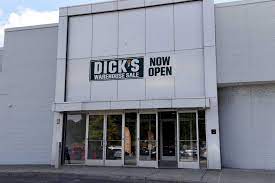 Dick's Sporting Goods opens Warehouse Sale Store in Crossgates