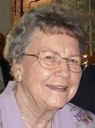 Elizabeth Mccausland's Instagram, Twitter & Facebook