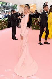 Maybe you would like to learn more about one of these? Mit Xl Schleier So Schon War Hailey Biebers Hochzeitskleid Promiflash De