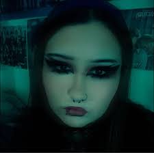 I'm gonna be that guy…. I'm seeing a similarity from when Sue was released,  to Gambit. Gambit players are not healing. I get th hype, I also want to  play with him