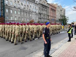 У день незалежності україни, 24 серпня, у центрі києва проходить святковий парад збройних сил україни. Lbrouhoynanfum