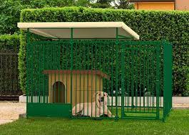 Pour fabriquer une litière pour chien en extérieur, vous pourrez lui dessiner un carré de sable dans le jardin. Pourquoi Choisir Un Enclos Ou Chenil Pour Chien