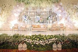 One Beautiful Wedding With Two Different Styles Img 1206 Dekorasi Resepsi Pernikahan Latar Belakang Bunga Kartu Pernikahan