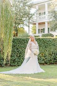 Bridal Portraits At The Watson House In Emerald Isle Nc Coast Wedding Venues Coast Wedding Bridal Portraits