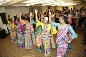 Sri lankan tamil men typically wear sarongs as an undivided white fabric, and jaffna tamil men often dye the fabric pink and wear them as skirts. Sri Lankan Traditional Dress Costume History Interesting Facts
